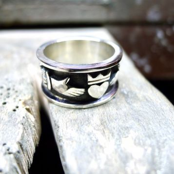 Silver handmade claddagh ring. Irish jewellery