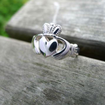 White gold Claddagh ring (the black reflections ar from the lens of the camera)
Handmade claddagh ring, and Irish Jewellery icon